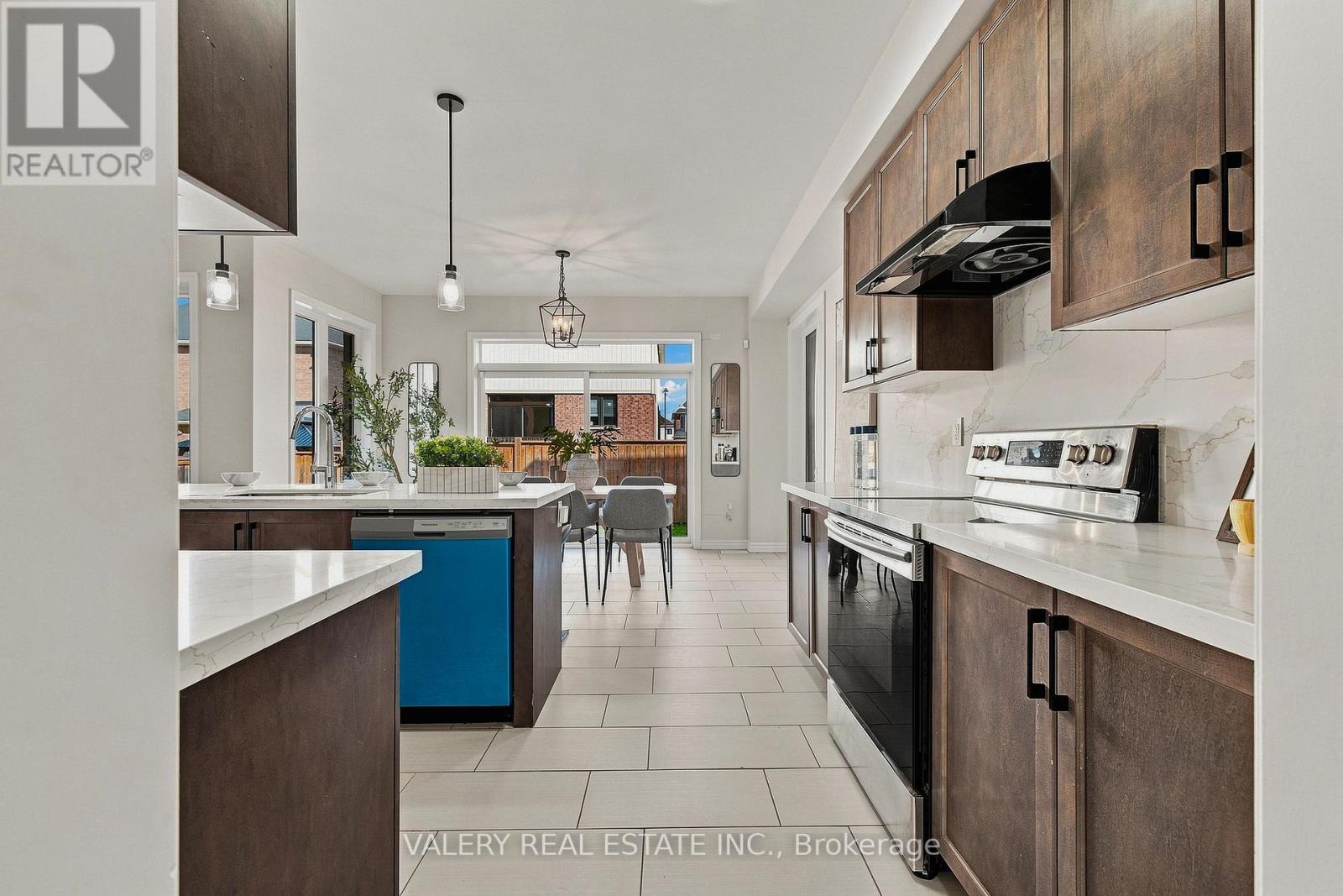 32 MONTROSE AVENUE - Image 17