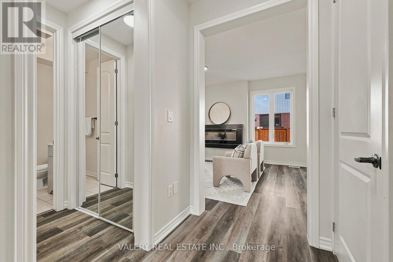 32 MONTROSE AVENUE - 29