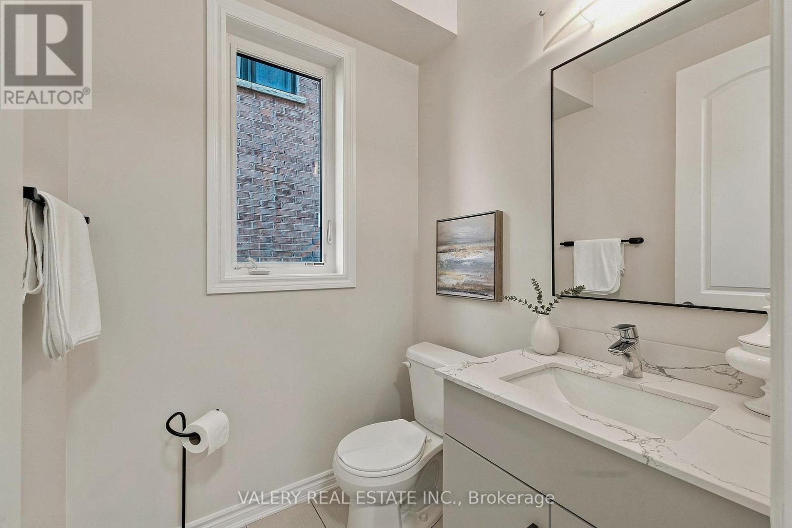 32 MONTROSE AVENUE - 30