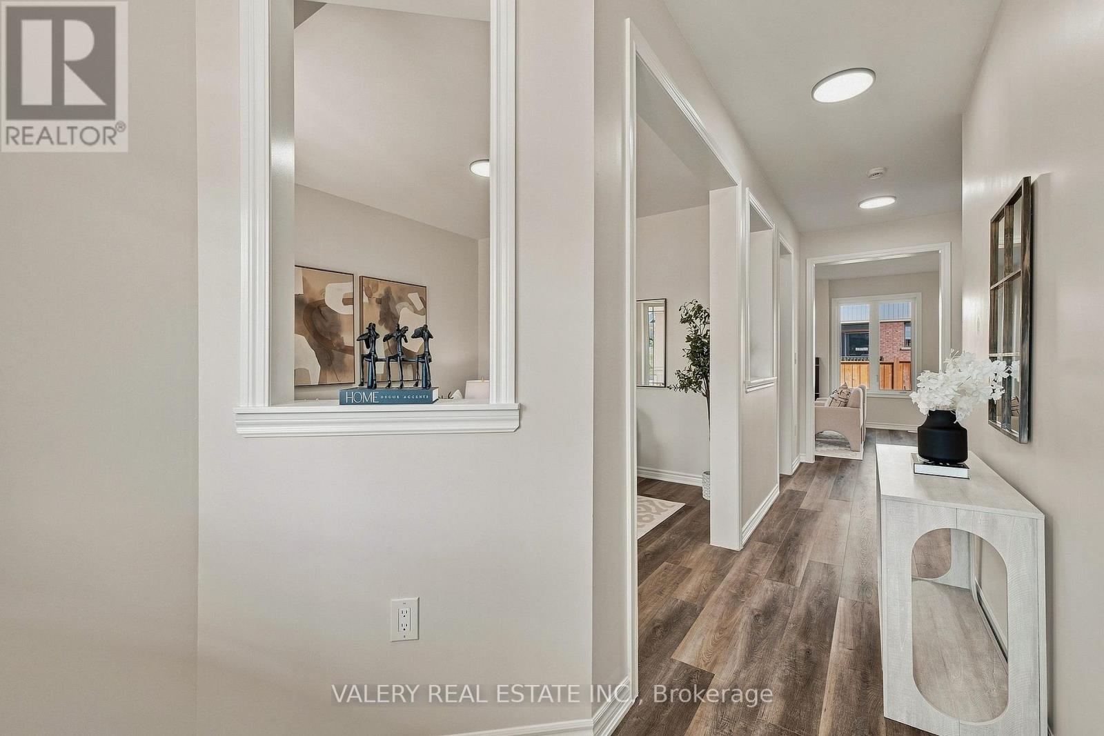 32 MONTROSE AVENUE - 4