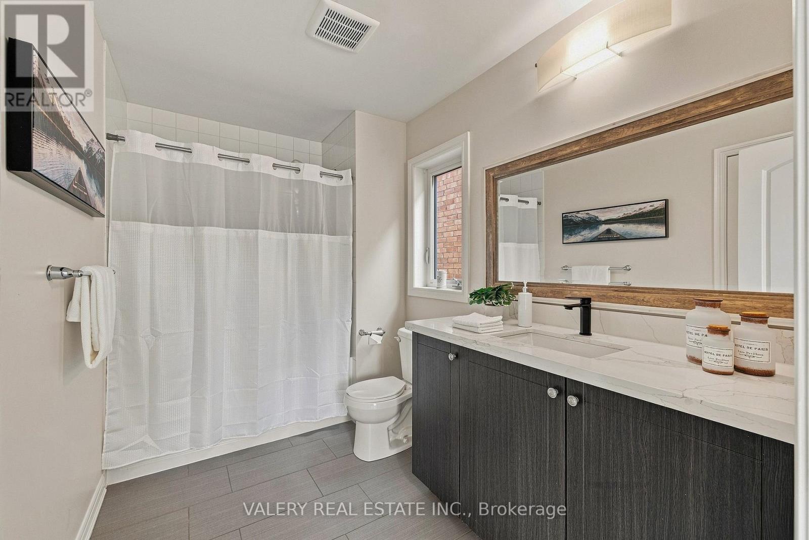 32 MONTROSE AVENUE - 43