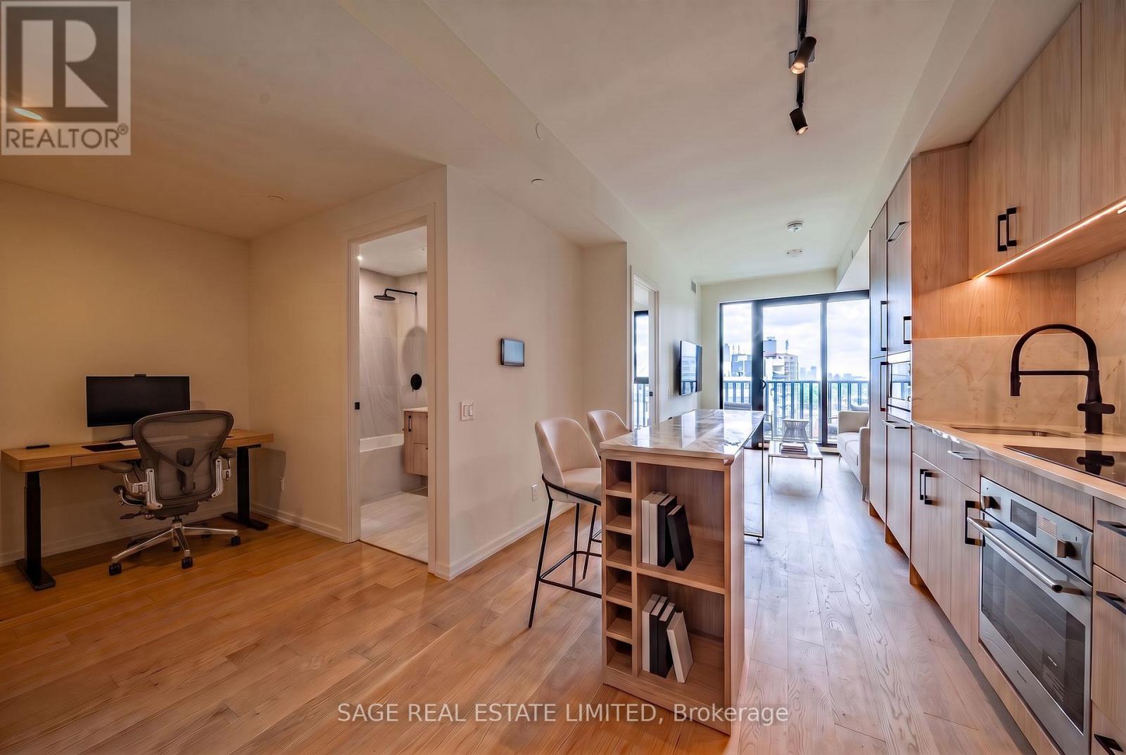 #1007 109 ERSKINE AVENUE - 4