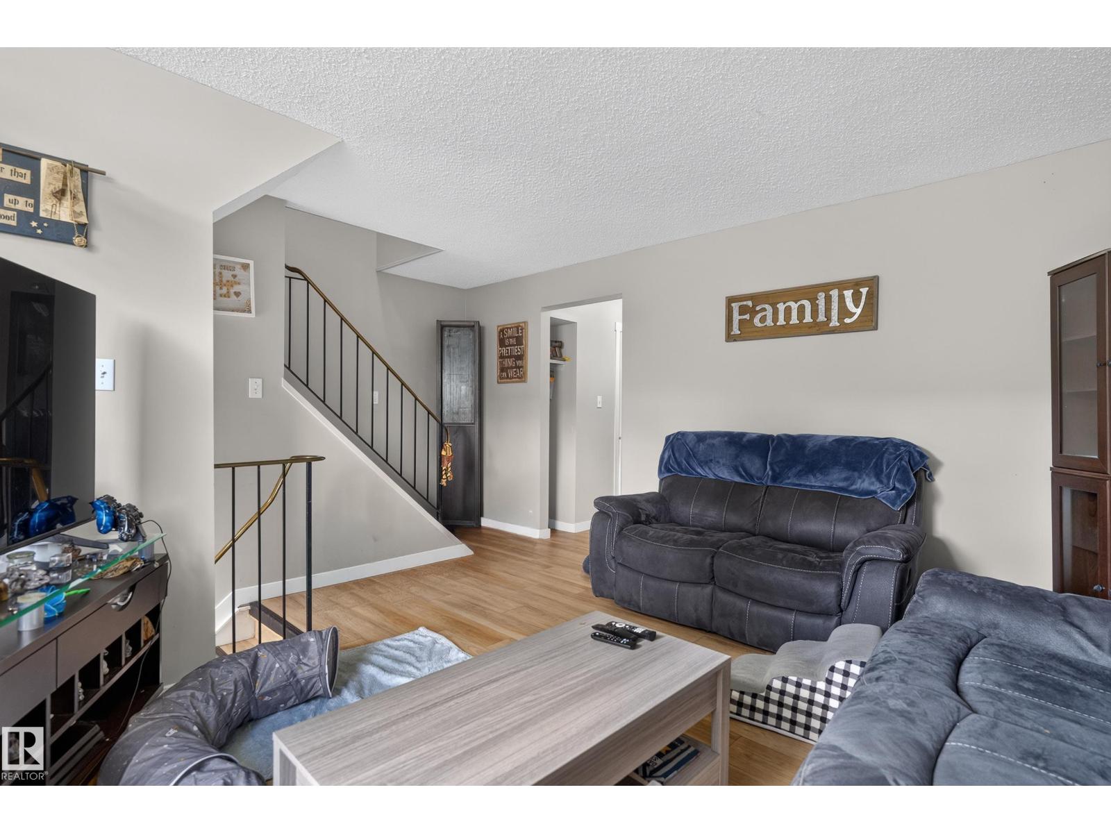 18319 93 AV NW - 4