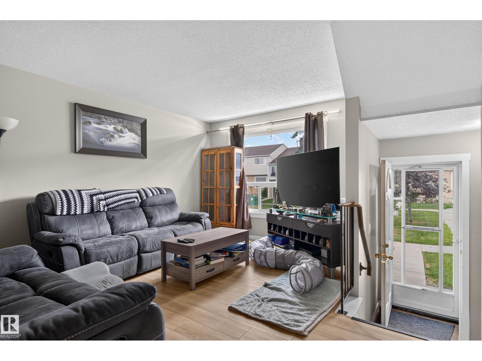 18319 93 AV NW - 2