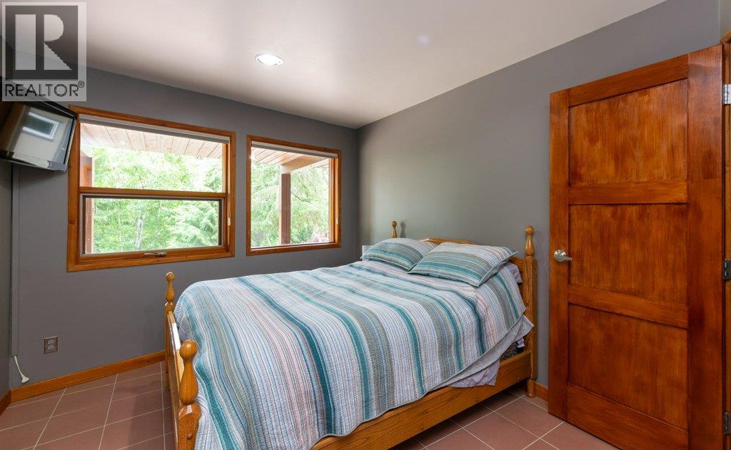 #47 4498 Squilax-Anglemont Road - 29