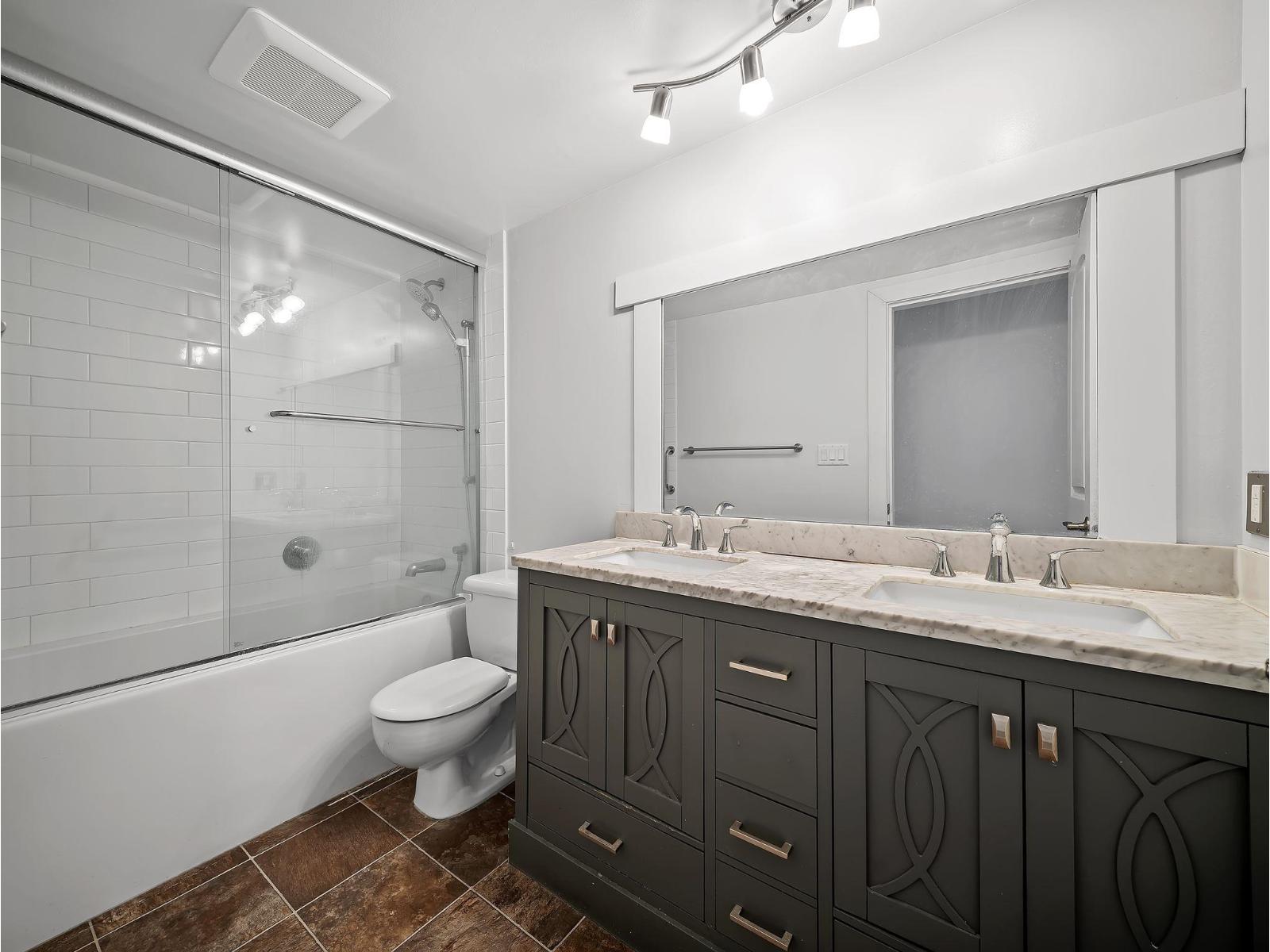 318 1561 VIDAL STREET, White Rock
