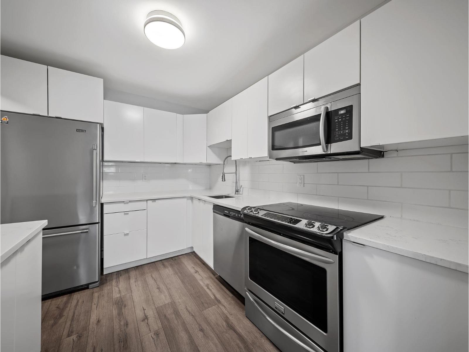 318 1561 VIDAL STREET, White Rock