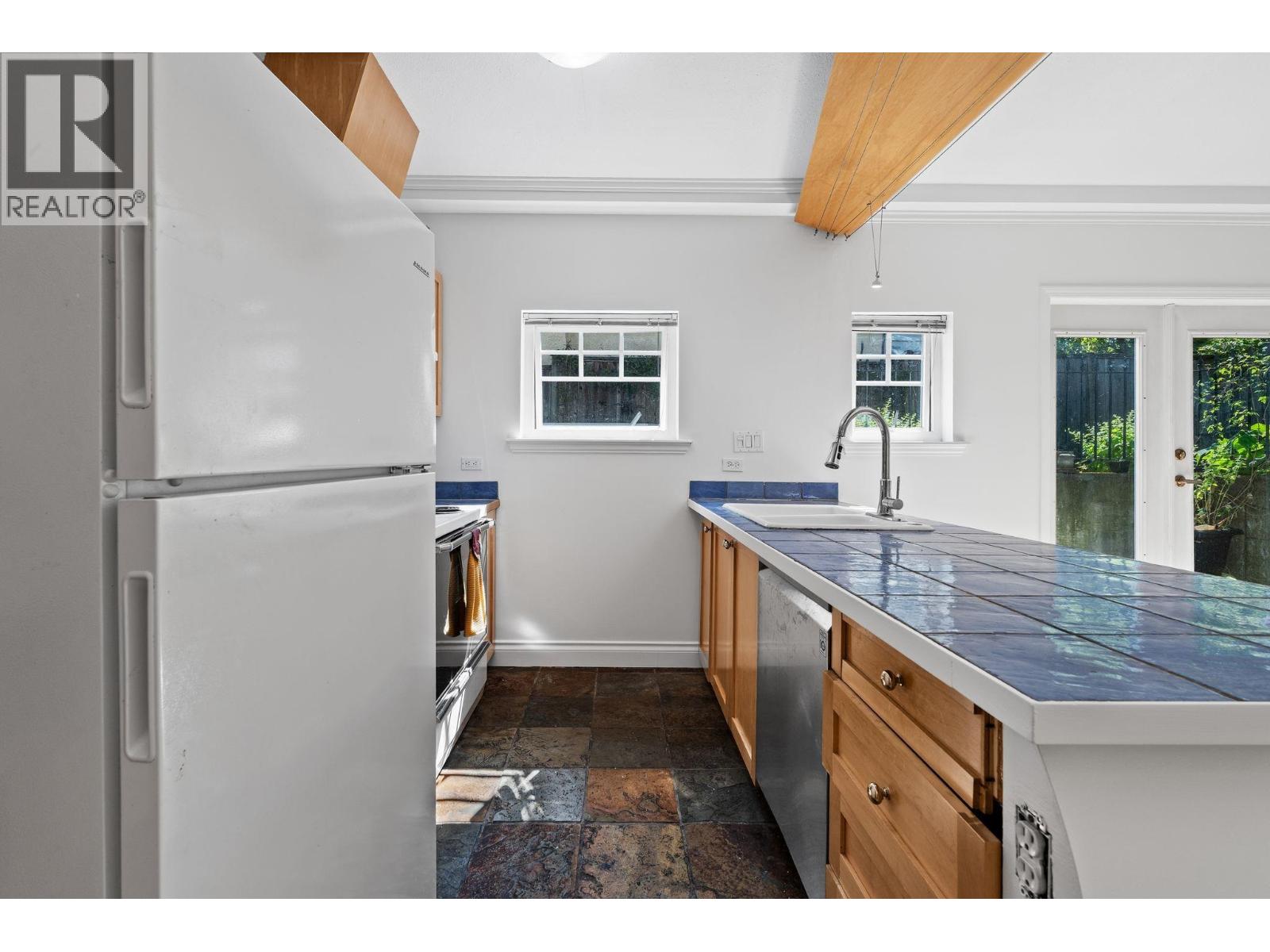 3027 W 7TH AVENUE, Vancouver — photo 9