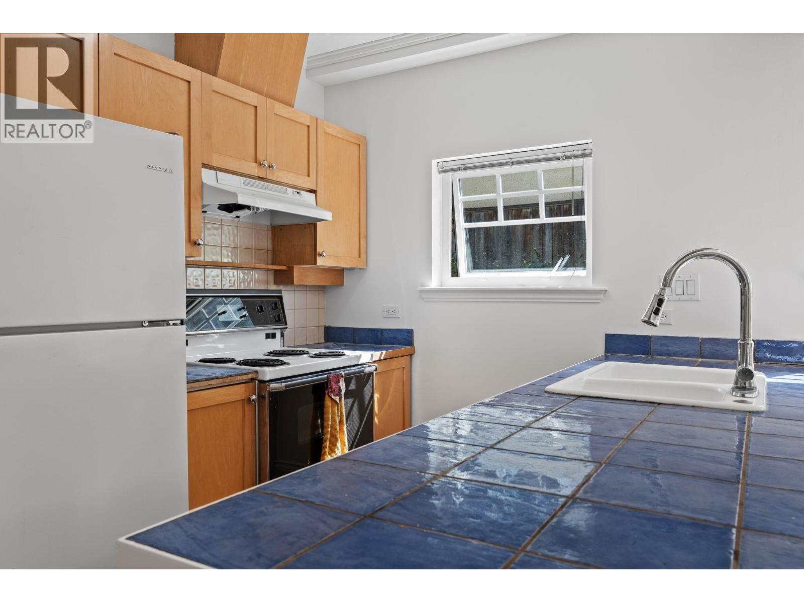 3027 W 7TH AVENUE, Vancouver — photo 7