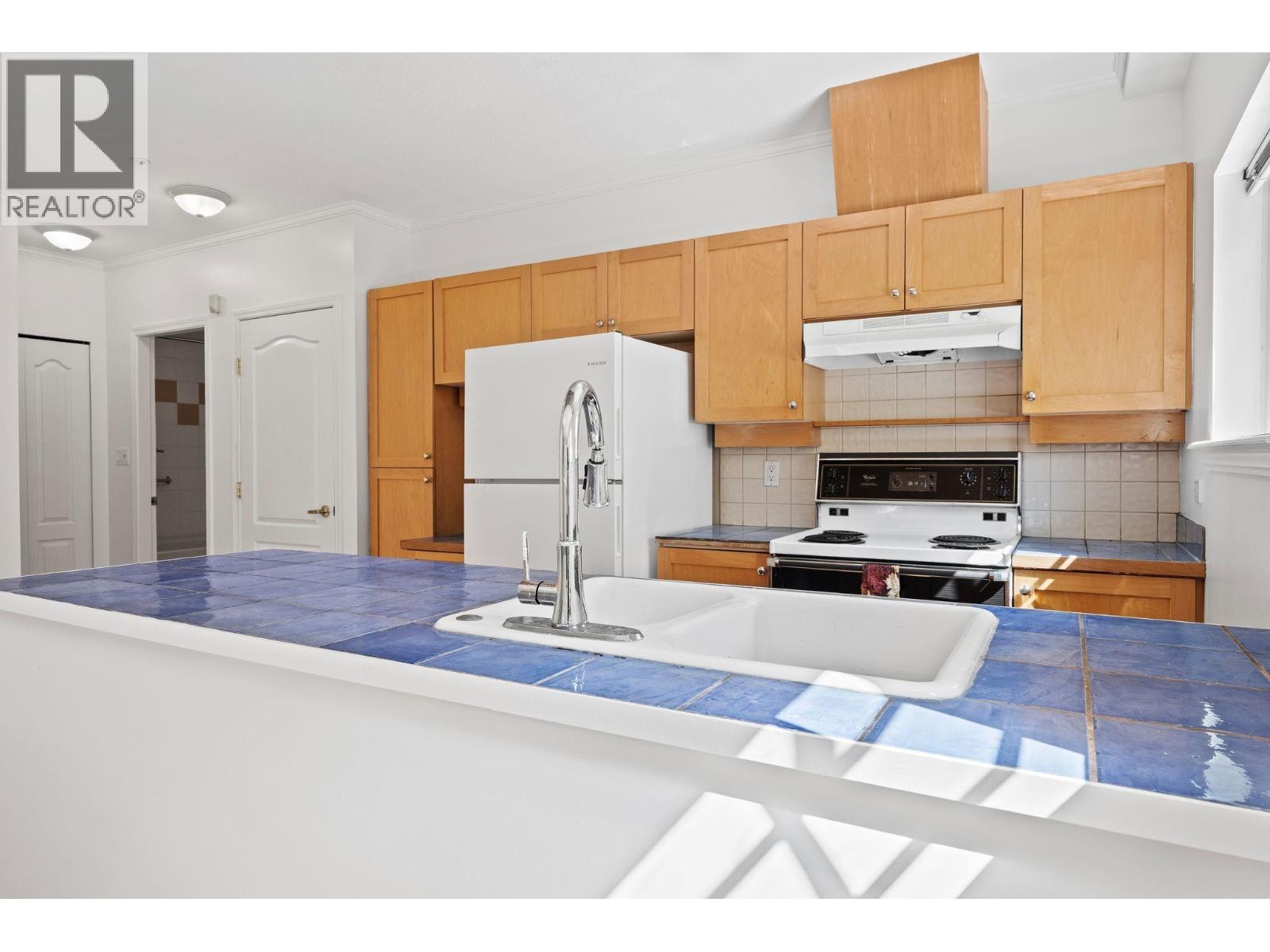 3027 W 7TH AVENUE, Vancouver — photo 5