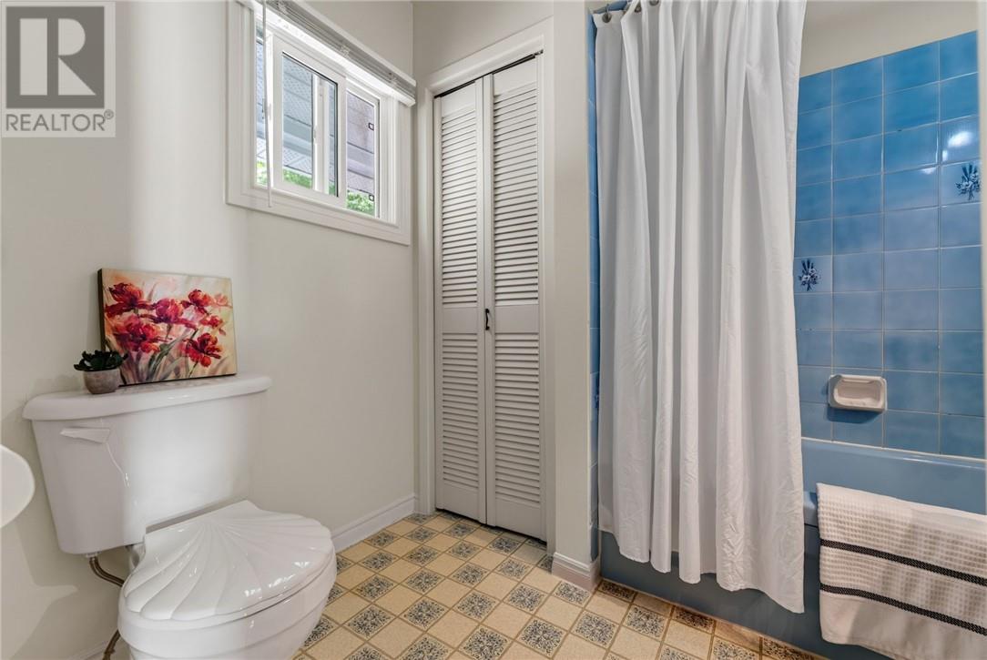 552 Pine Street - Image 25
