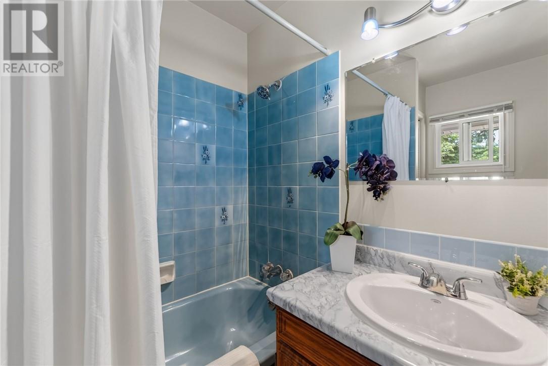 552 Pine Street - Image 26
