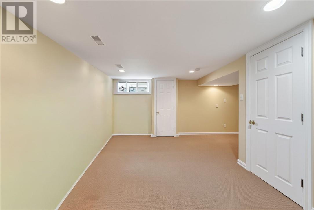 552 Pine Street - 52