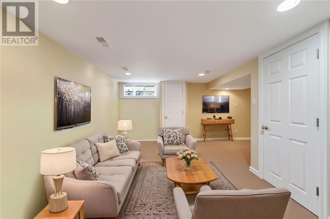 552 Pine Street - 53