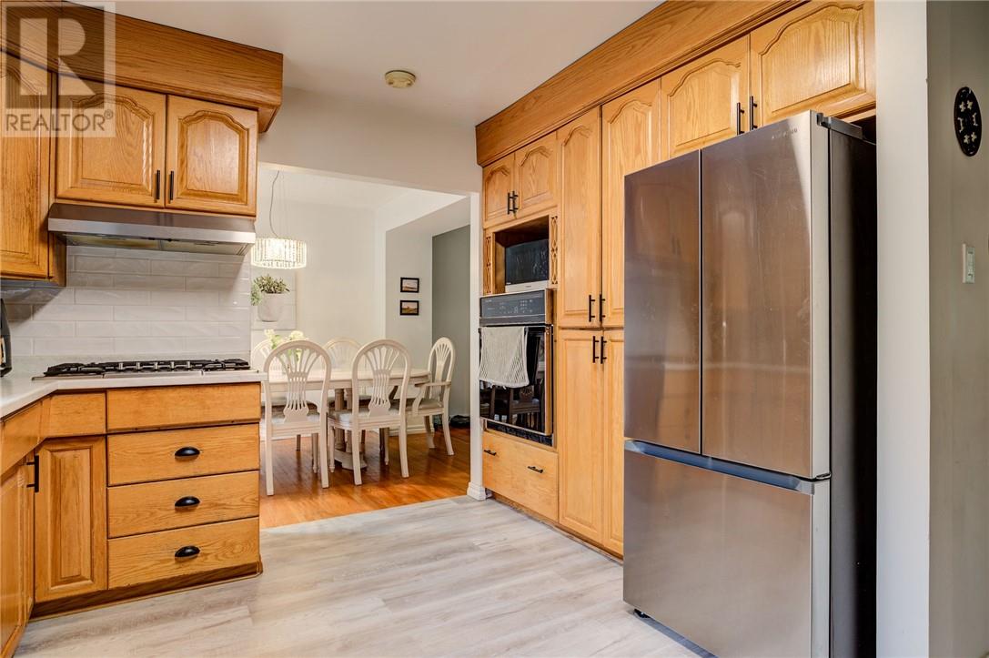 697 Camelot Drive - 10