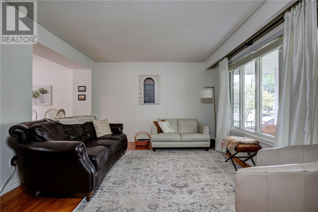 697 Camelot Drive - 11