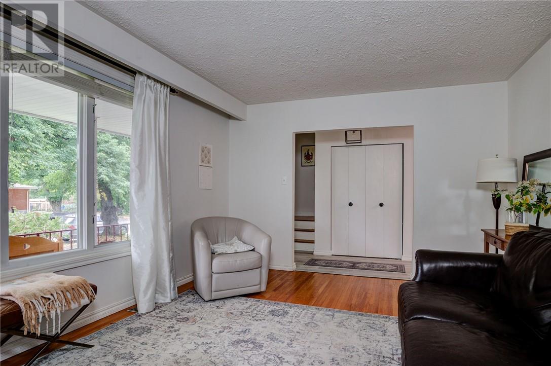 697 Camelot Drive - 12
