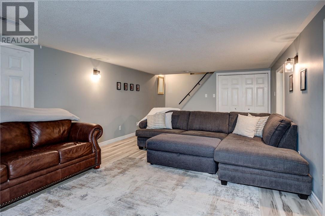 697 Camelot Drive - 15