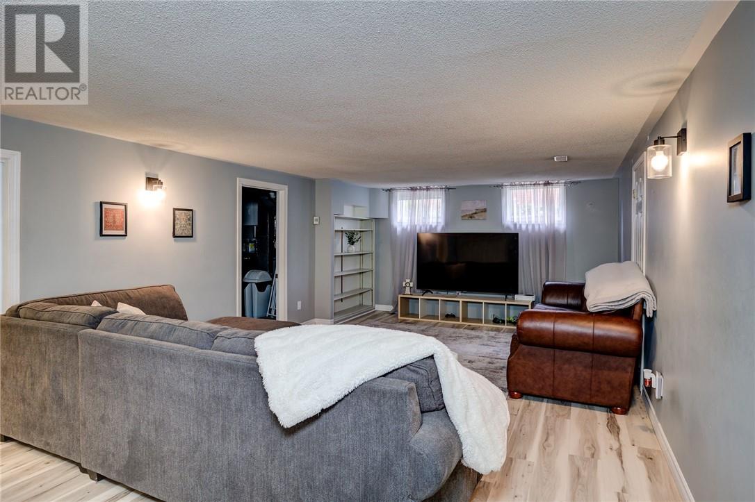697 Camelot Drive - 16