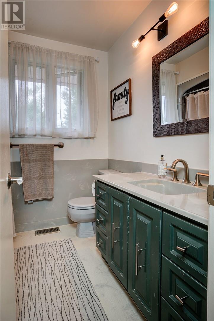 697 Camelot Drive - Image 24