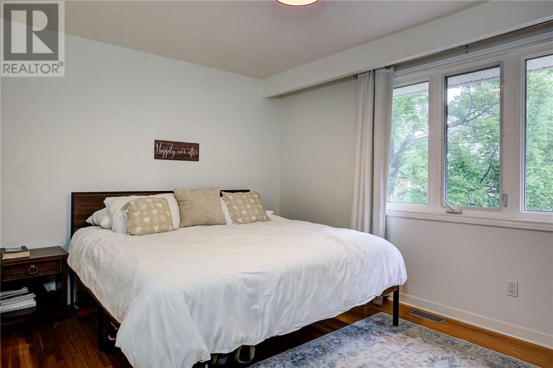697 Camelot Drive - Image 25
