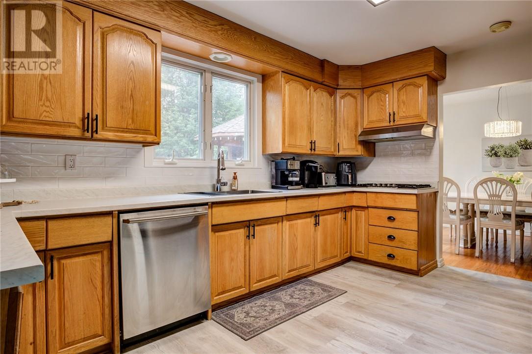 697 Camelot Drive - 8