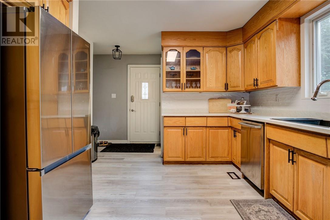 697 Camelot Drive - 9