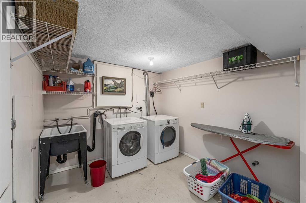525 Alexander Crescent NW - 25