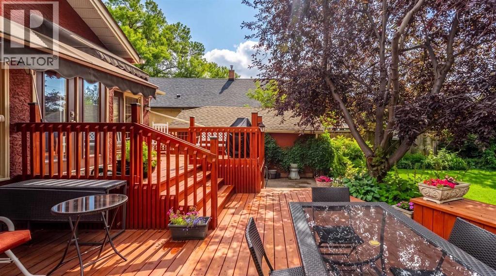525 Alexander Crescent NW - 32