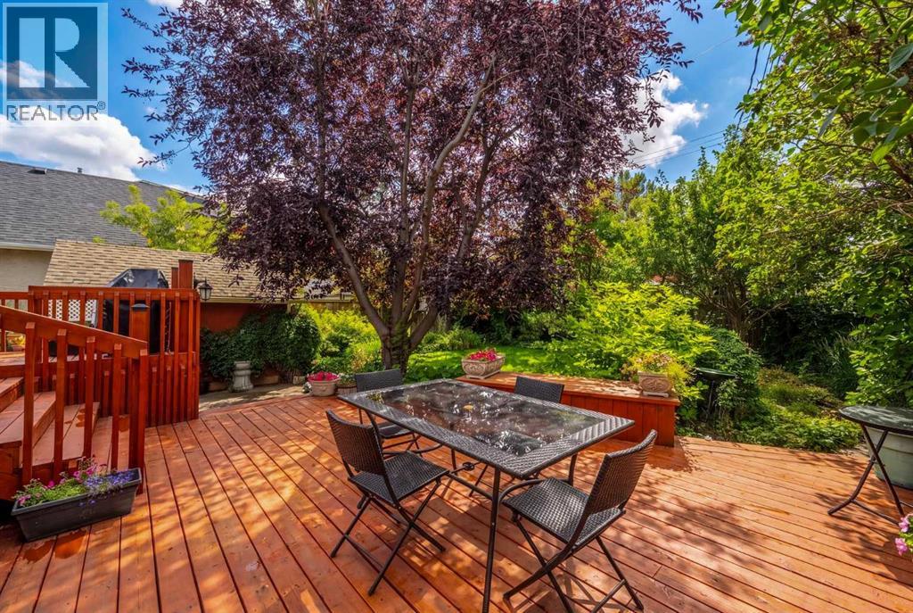 525 Alexander Crescent NW - 33