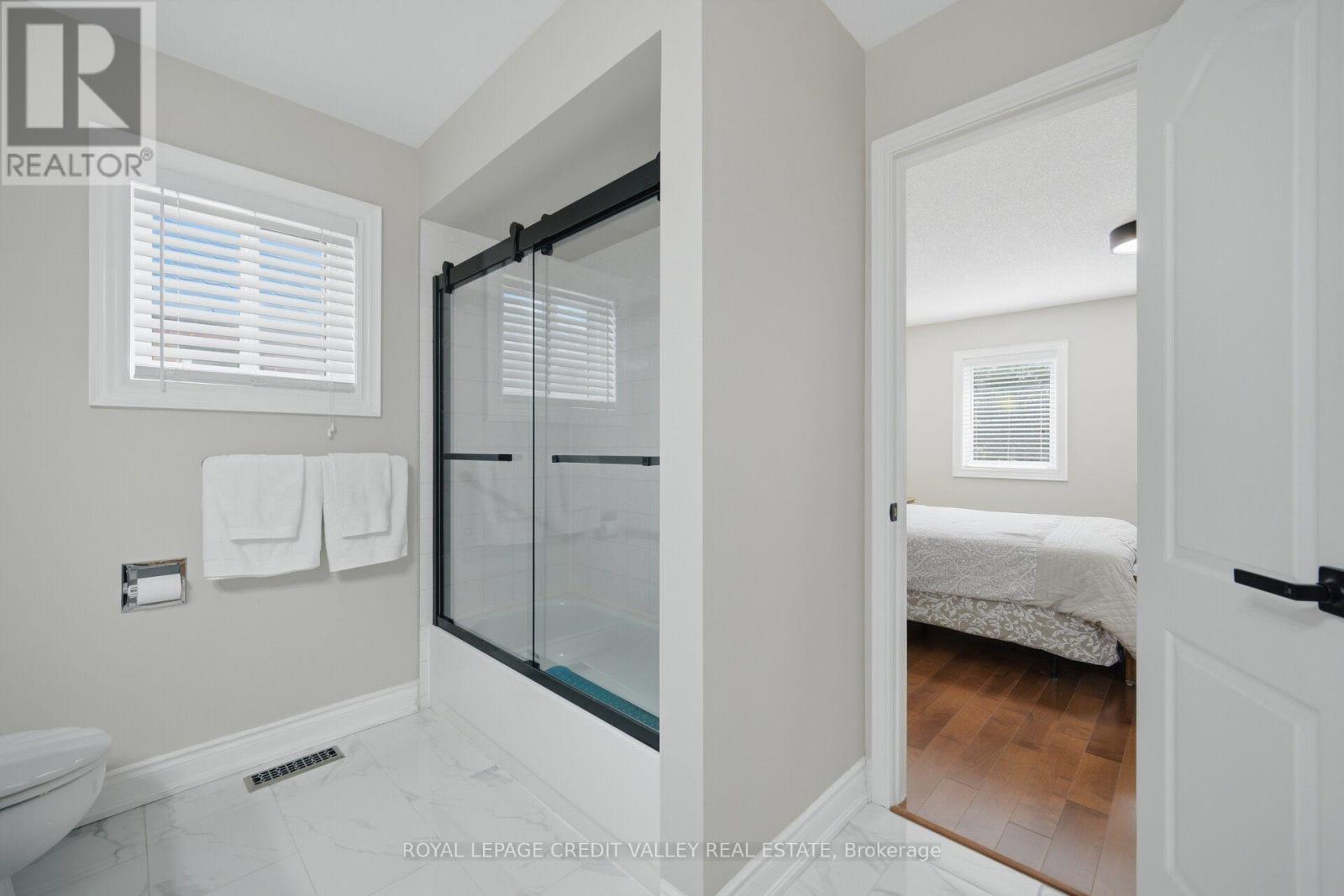 8 LIVINGSTON DRIVE - 28