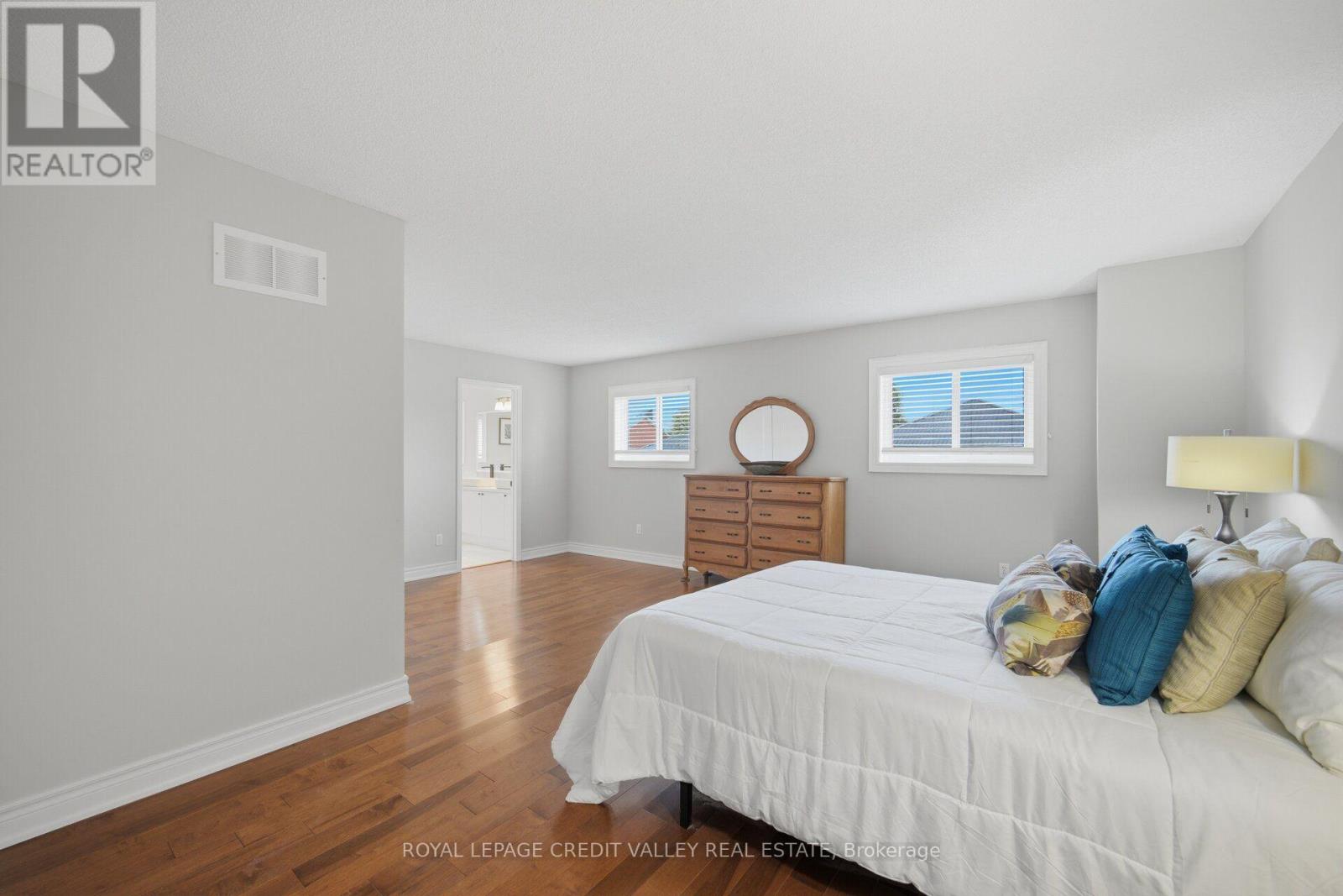 8 LIVINGSTON DRIVE - 20