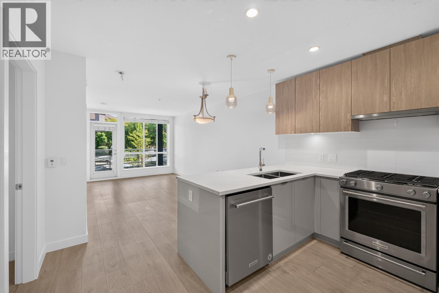 210 108 E 8TH STREET, North Vancouver — photo 6