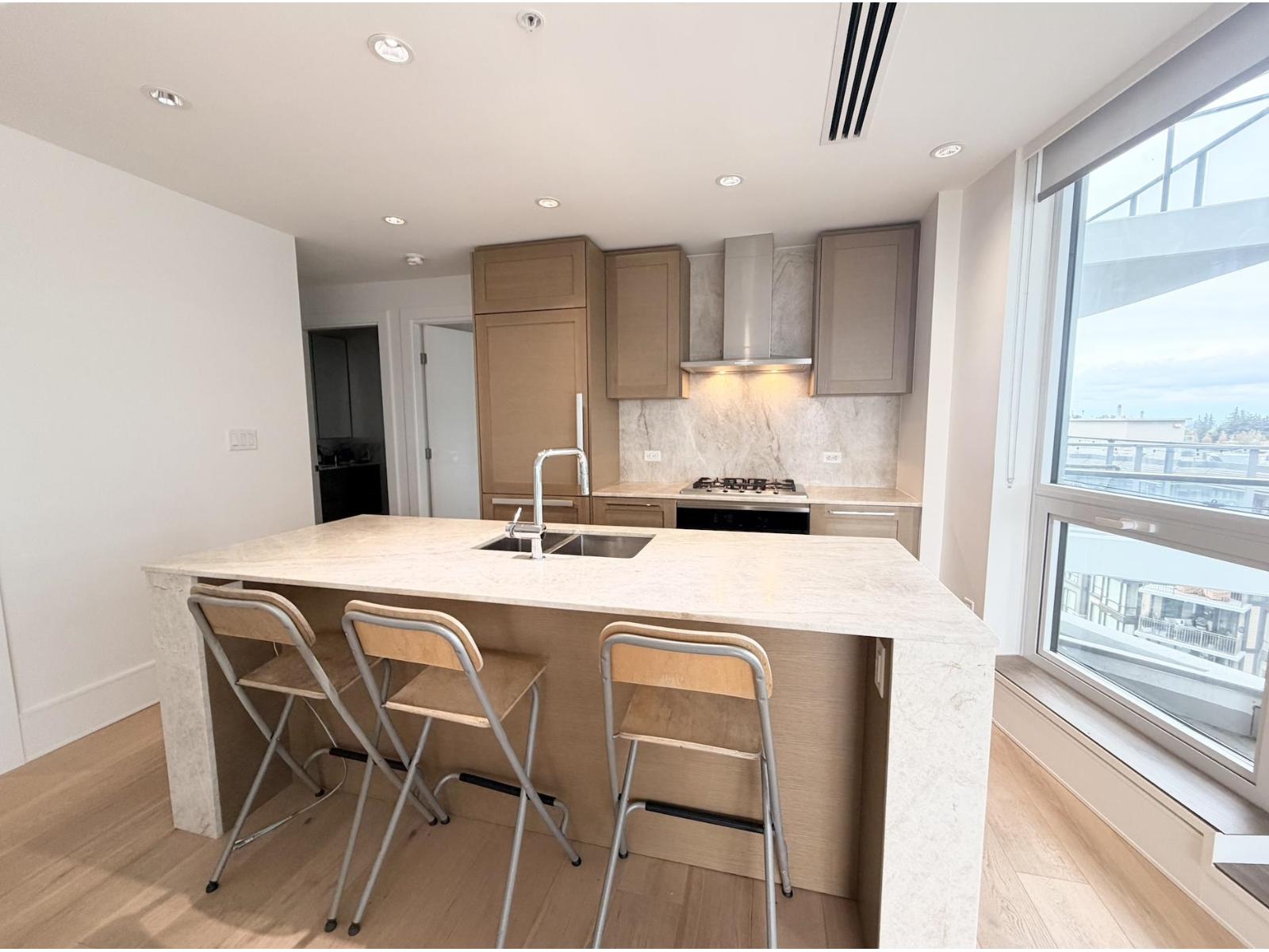 1105 1500 MARTIN STREET, White Rock