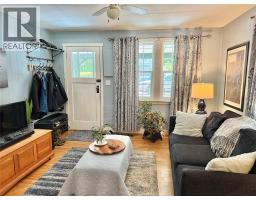 Living room - 1050 Hillside Avenue, Chase, BC V0E1M0 Photo 9