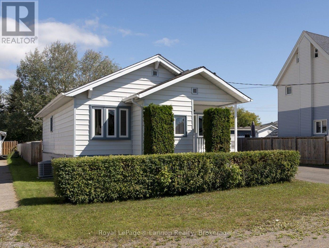 368 MCINTYRE STREET N - 1
