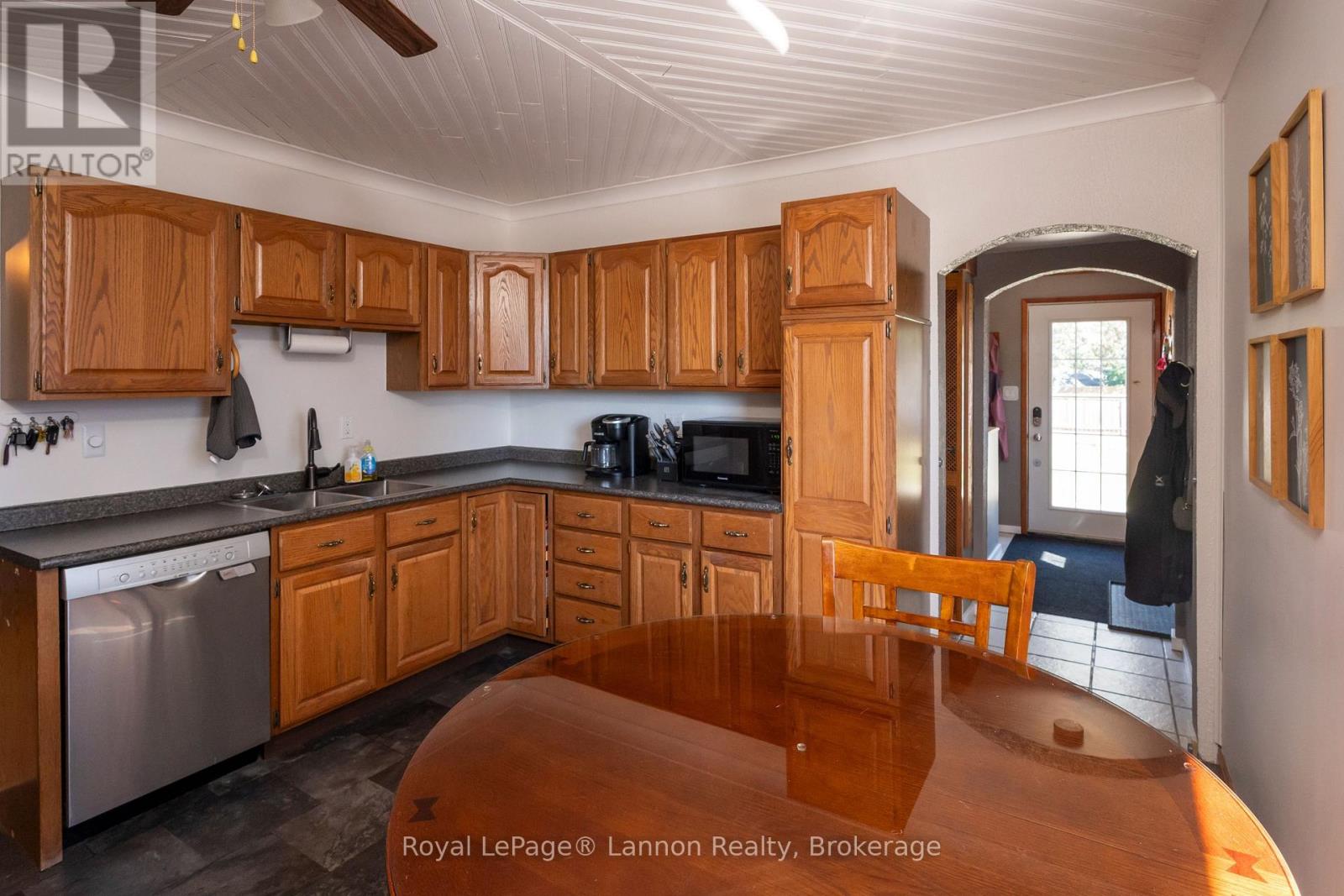 368 MCINTYRE STREET N - 10
