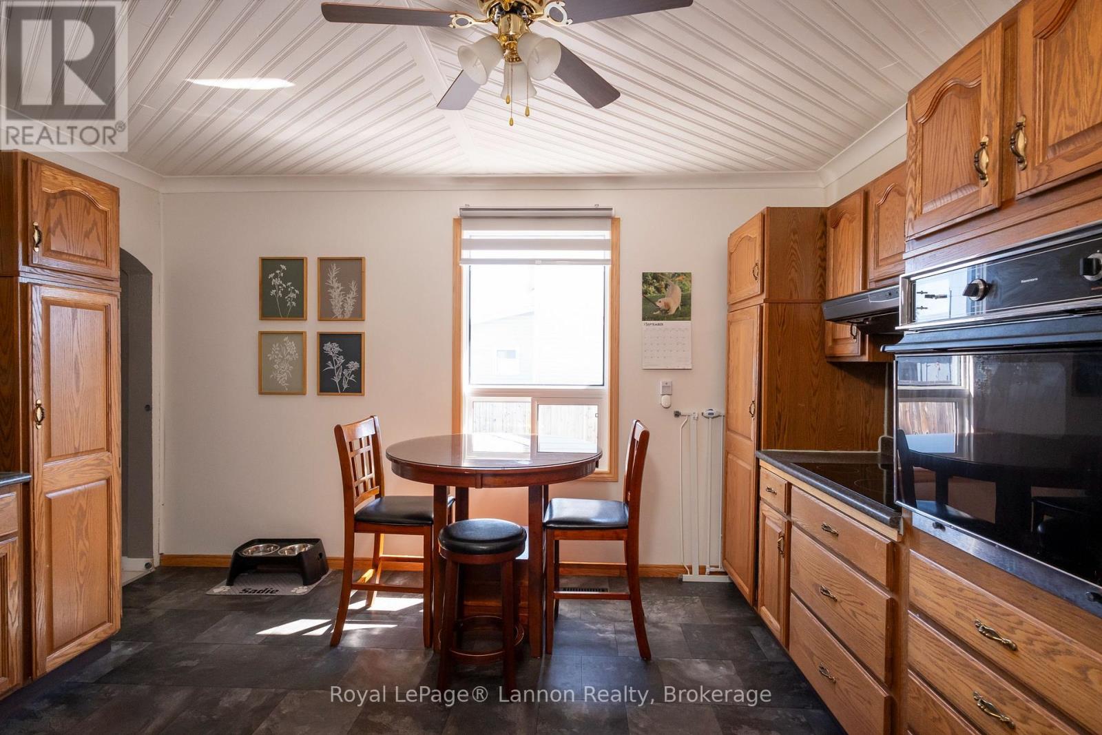 368 MCINTYRE STREET N - 12