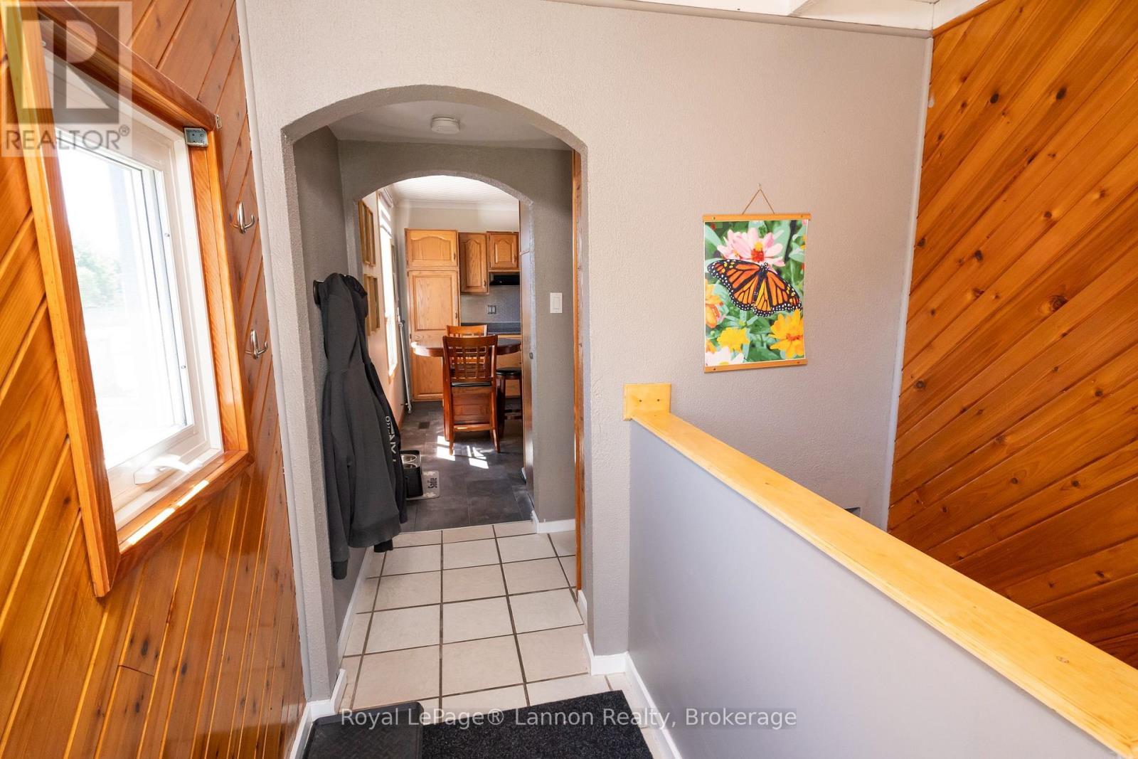 368 MCINTYRE STREET N - 13