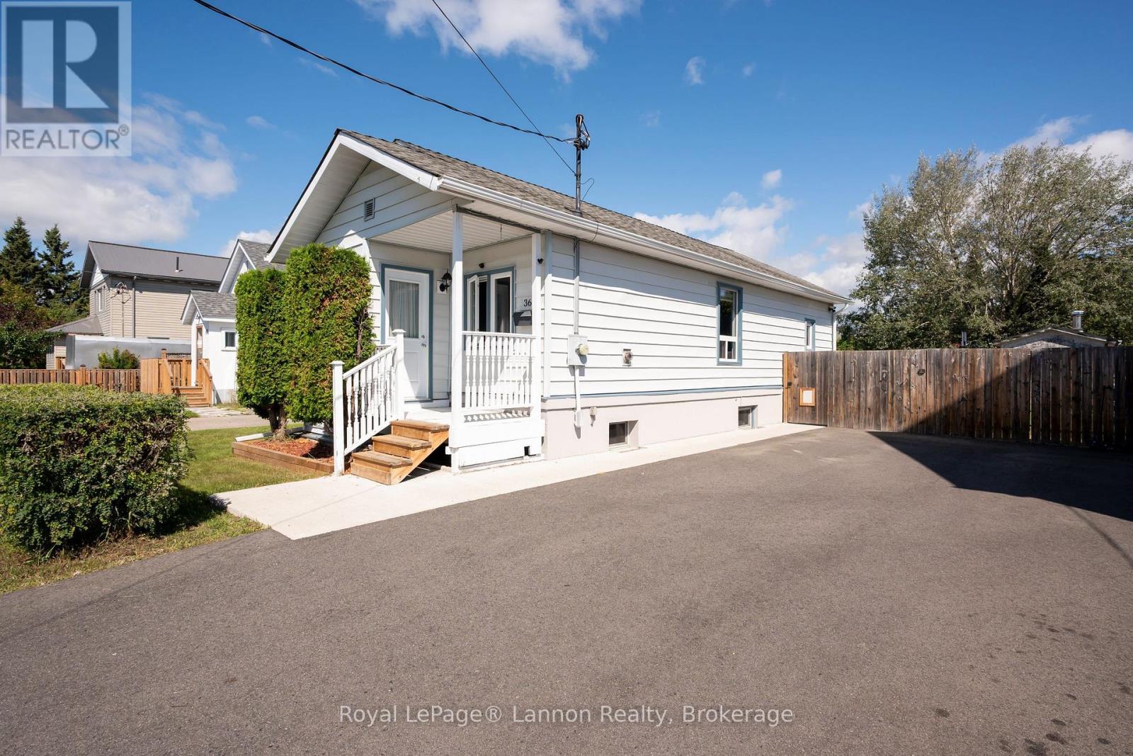 368 MCINTYRE STREET N - 2