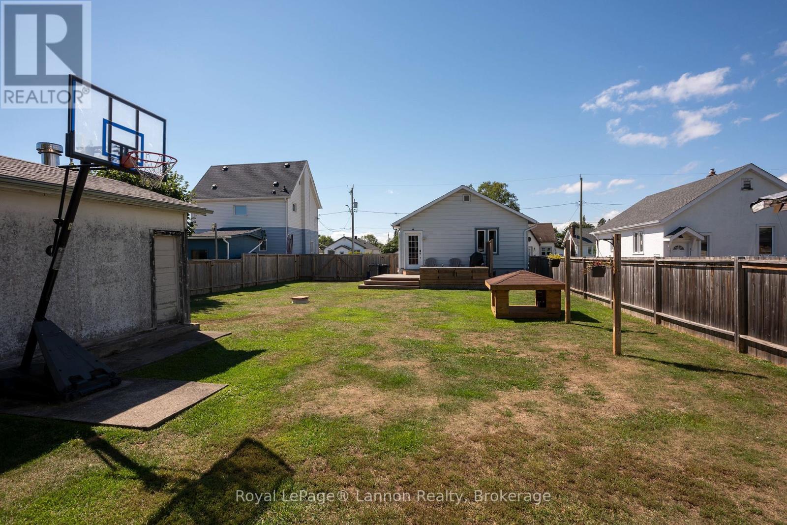 368 MCINTYRE STREET N - 28