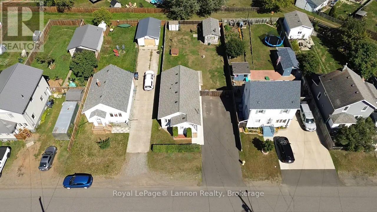 368 MCINTYRE STREET N - 29