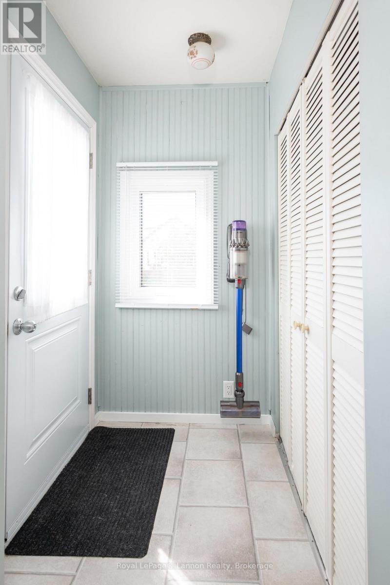 368 MCINTYRE STREET N - 3