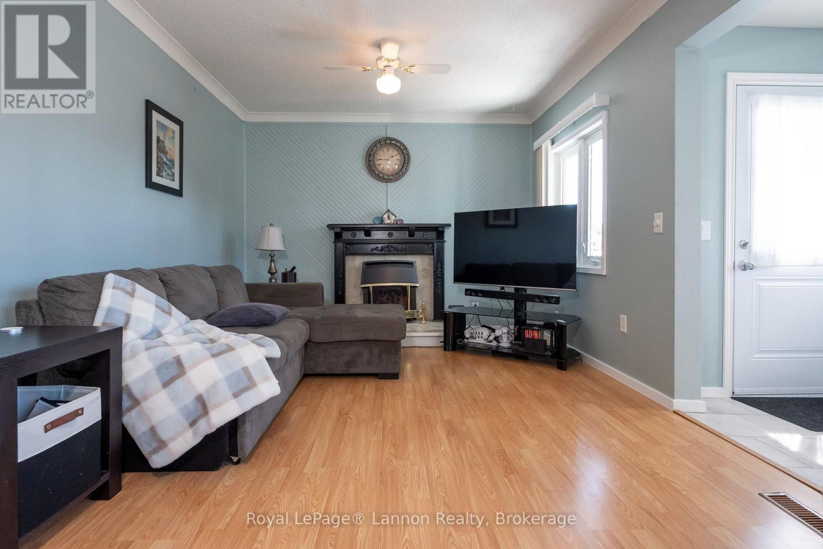 368 MCINTYRE STREET N - 4