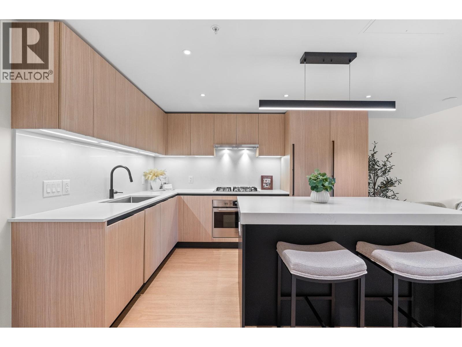 410 2235 E BROADWAY, Vancouver - Image 1