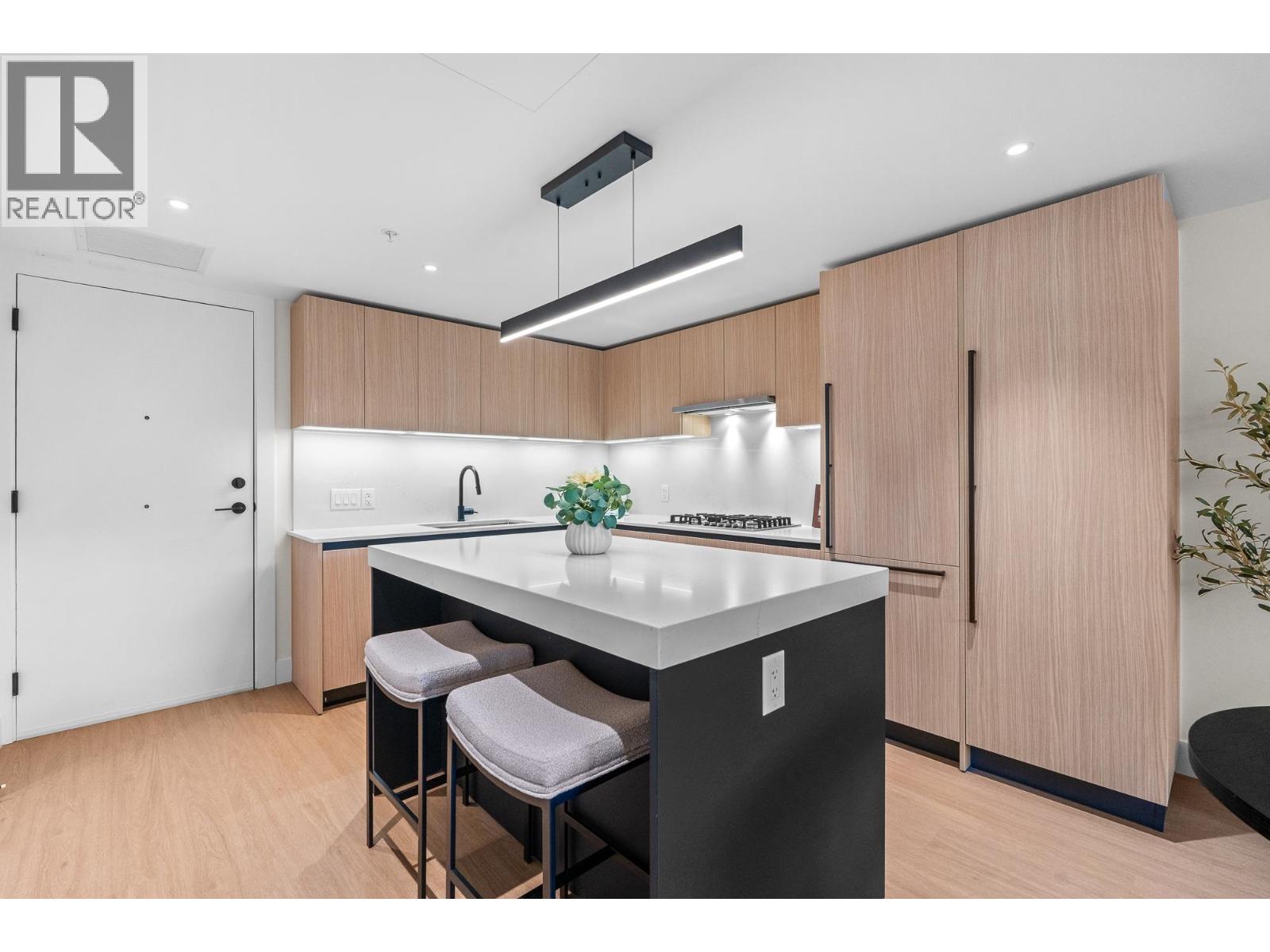 410 2235 E BROADWAY, Vancouver - Image 1