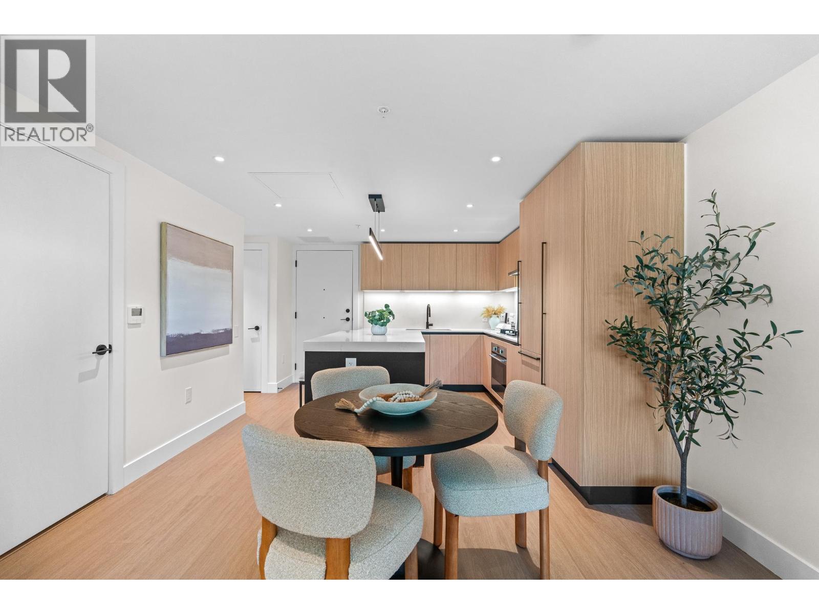 410 2235 E BROADWAY, Vancouver - Image 1