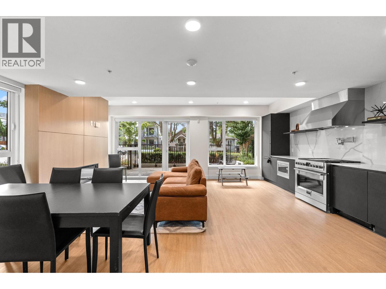 410 2235 E BROADWAY, Vancouver - Image 1