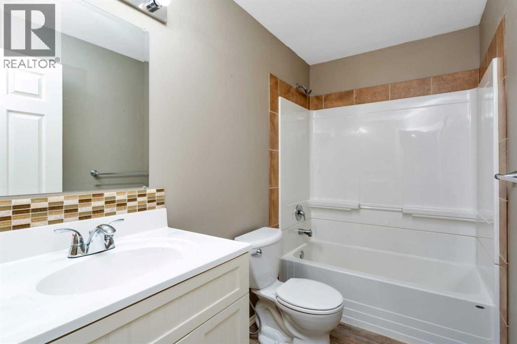 Listing photo – 8 Hansen Close, Sylvan Lake