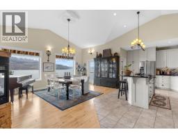 Full ensuite bathroom - 6447 Renfrew Road, Peachland, BC V0H1X7 Photo 13